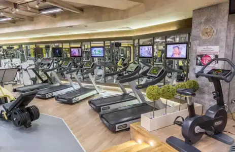 Cosmopolitan & Wellness - 12