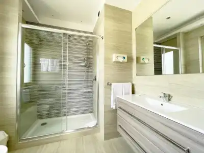 Central Wellness - 81