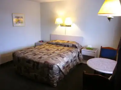 Chinook Motel - 25