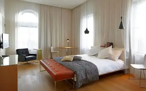 B2 Boutique + Spa - 51
