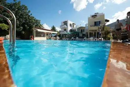 Sun and Sea Apartments - 10