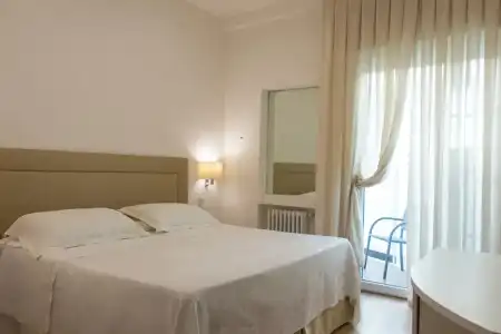 Universal Terme - 44