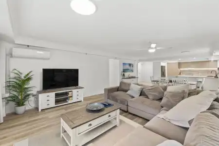 Gemini Court Holiday Apartments - 313