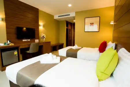 S Bangkok, Navamin - 5