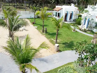 Baan Montra Beach Resort - 17