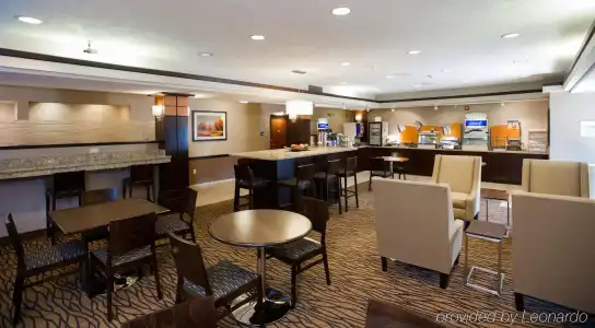 Holiday Inn Express & Suites Topeka West I-70 Wanamaker by IHG - 10