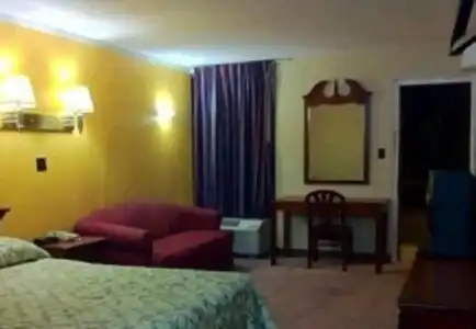 Rodeway Inn Charlotte South - 3