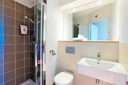 Hôtel Première Classe Caen Nord - Mémorial - 45
