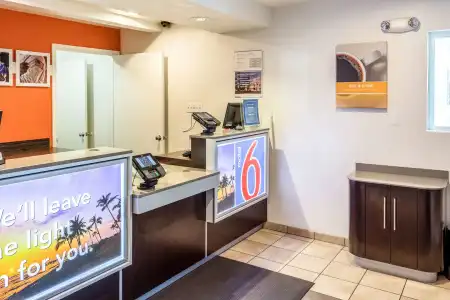 Motel 6 Bakersfield, CA - East - 1