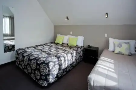 Cable Court Motel - 66