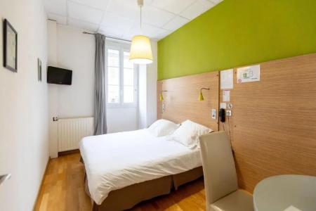 Hôtel Edmond Rostand - 83