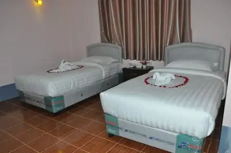 Man Shwe Li - 30
