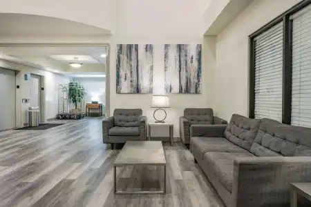 Ramada by Wyndham Bakersfield North - 3