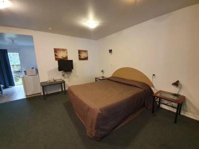 Lake Point Motel - 1