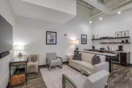 Studio 154 Luxury - 184