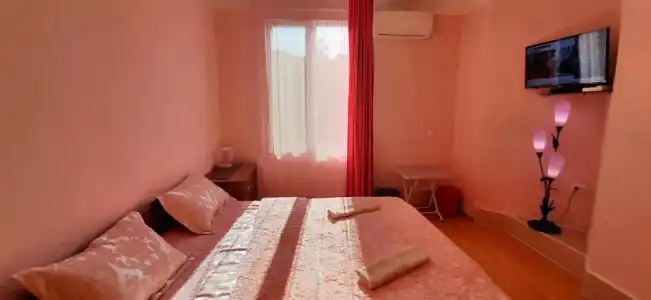 Guesthouse Next to Beach - 42