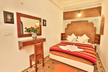 Riad Nakhla - 33