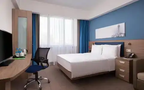 Hampton by Hilton Triumphal Arch - 18
