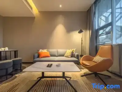 Tropic Towers Apartments - 114