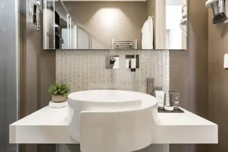 A World Aparts - Barberini Boutique - 26
