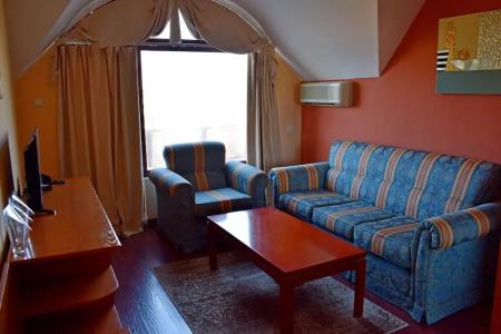 Royal Beach - 102