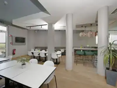 Moxy Berlin Airport - 20