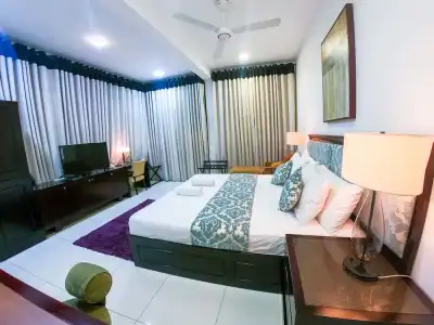 Romance Hills - 39