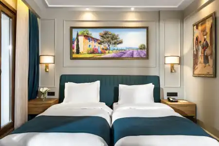 Royan Suites - 42
