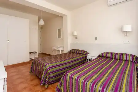 Sol y Miel Hostal - 88