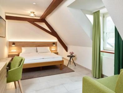 & Restaurant Burgschänke - 51