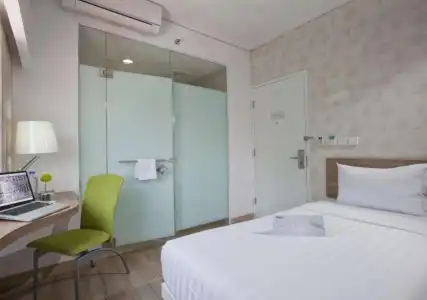 Whiz Cikini Jakarta - 8