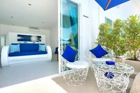 La Perle Luxury Boutique - 82