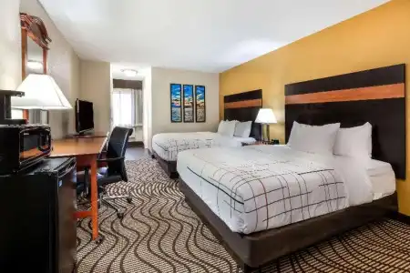 La Quinta Inn by Wyndham Sandusky near Cedar Point - 25
