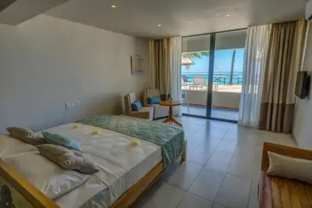 Le Peninsula Bay Beach Resort & Spa - 4