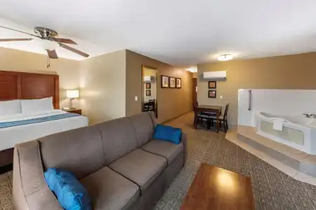 Comfort Inn & Suites Ventura Beach - 55