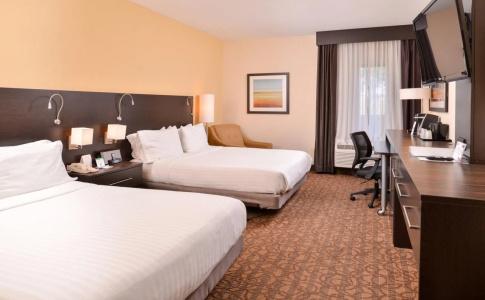 Holiday Inn Express & Suites Topeka West I-70 Wanamaker by IHG - 2