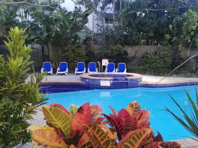 Surfers Beach Holiday Apartments - 11