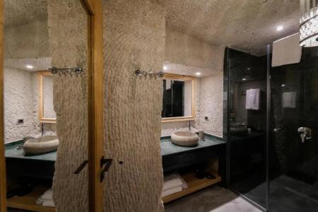 The Niche Cave - 125