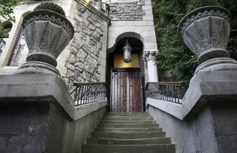 Lion's Castle - 17