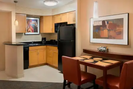 Residence Inn by Marriott Toronto Downtown / Entertainment District - 17