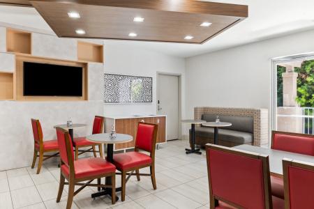 Holiday Inn Express & Suites Mountain View Silicon Valley by IHG - 41