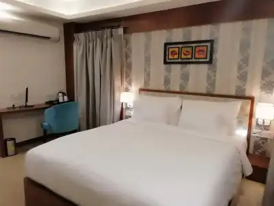 Emirates - 50
