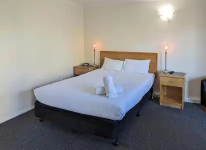 Arkana Motor Inn & Terrace Apartments - 35