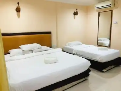 Penarak Bamboo Beach Motel - 23