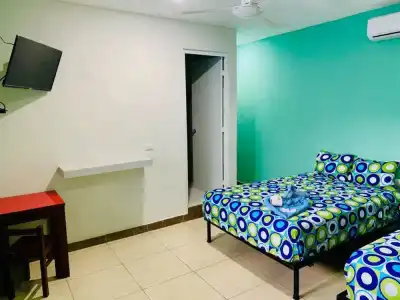 El Pato Inn - 1