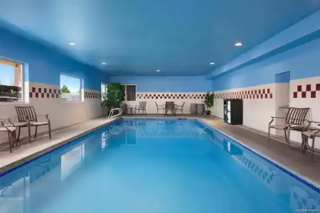 Best Western Plus Peppertree Airport Inn - 19