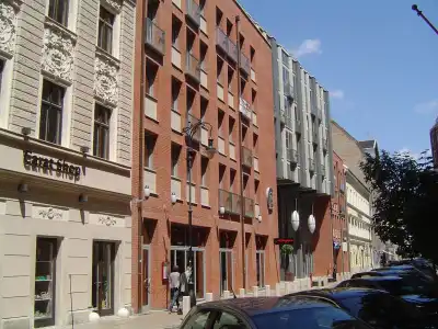 Trendy Deluxe Apartments - 13