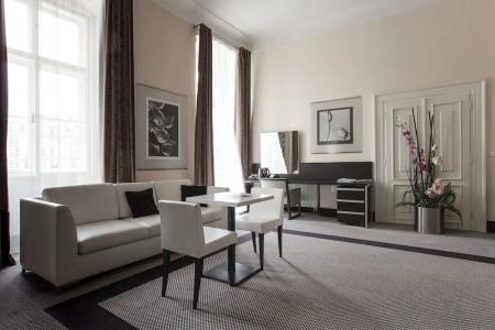 Old Town Square Residence by Emblem - 71