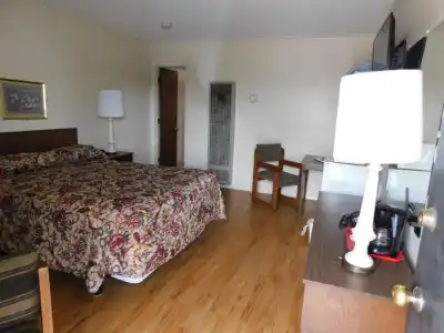 Royal Host Motel - 48