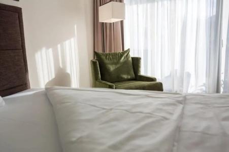 SUYTES Business Studios - 114